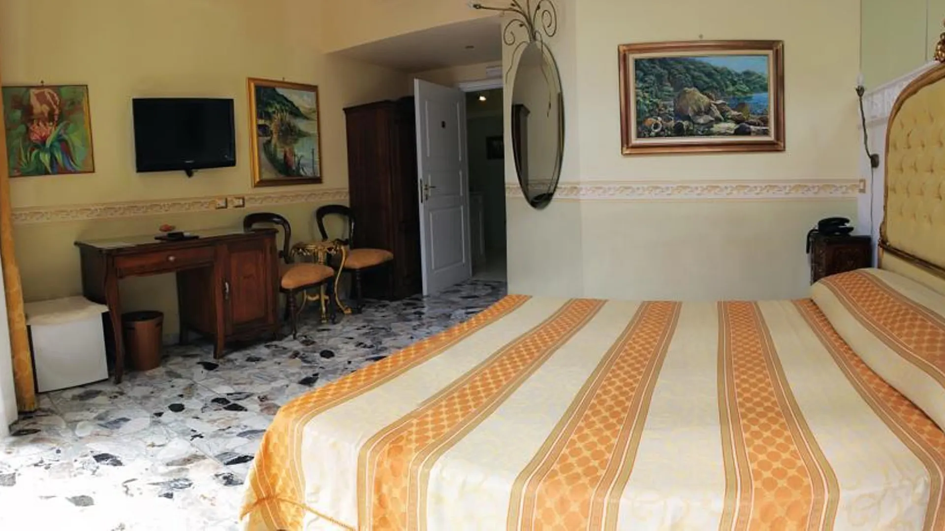 B&B Art Suite Santa Brigida Naples Bed & Breakfast